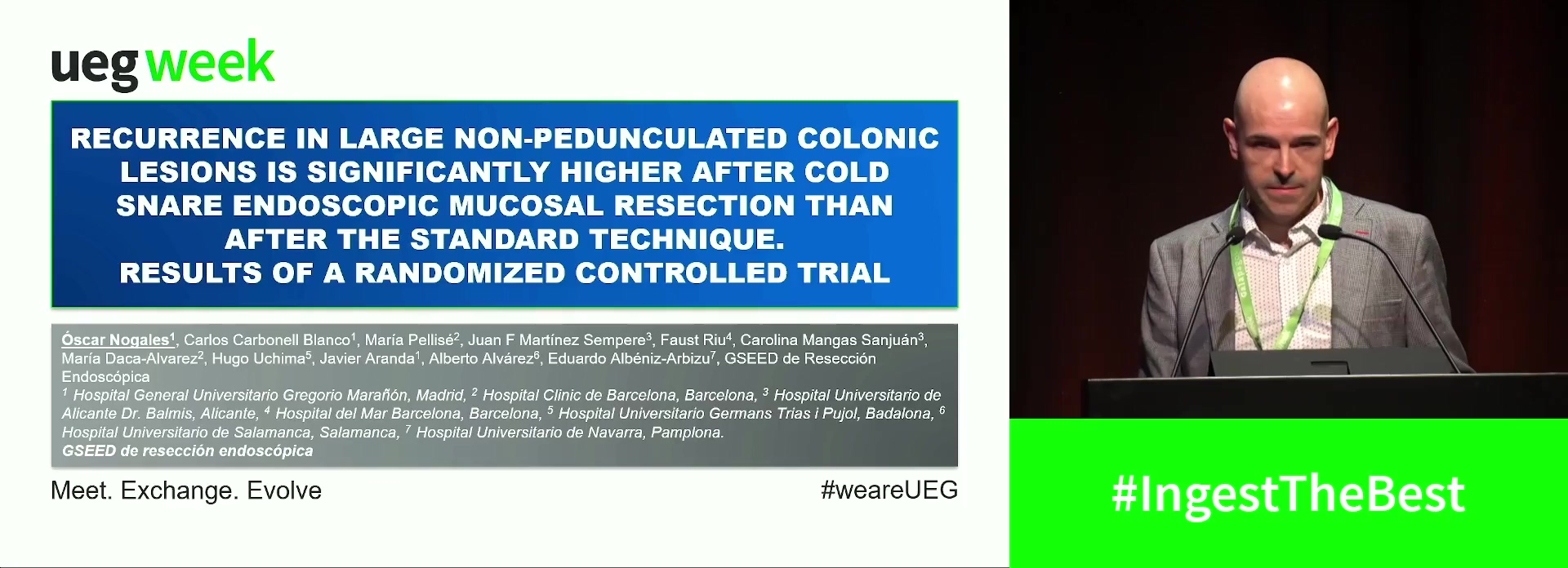 RECURRENCE IN LARGE NON-PEDUNCULATED COLONIC LESIONS IS SIGNIFICANTLY HIGHER AFTER COLD SNARE ENDOSCOPIC MUCOSAL RESECTION THAN AFTER THE STANDARD TECHNIQUE. RESULTS OF A RANDOMIZED CONTROLLED TRIAL